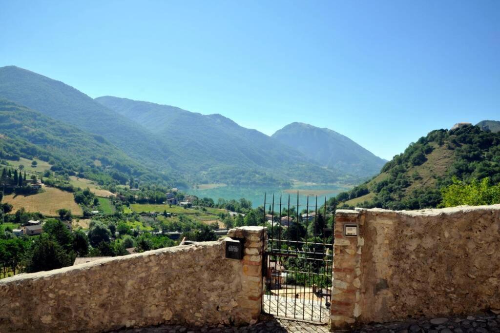 Stanza Con Terrazzo Vista Lago - Lakeholiday Кастель-ди-Тора Экстерьер фото