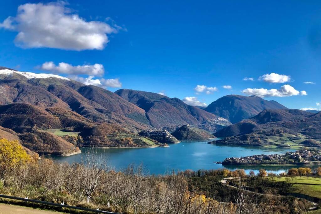 Stanza Con Terrazzo Vista Lago - Lakeholiday Кастель-ди-Тора Экстерьер фото