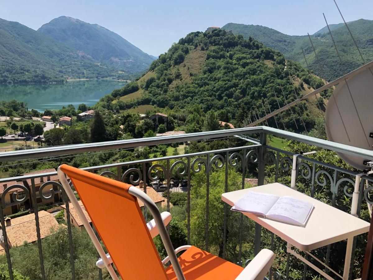 Stanza Con Terrazzo Vista Lago - Lakeholiday Кастель-ди-Тора Экстерьер фото