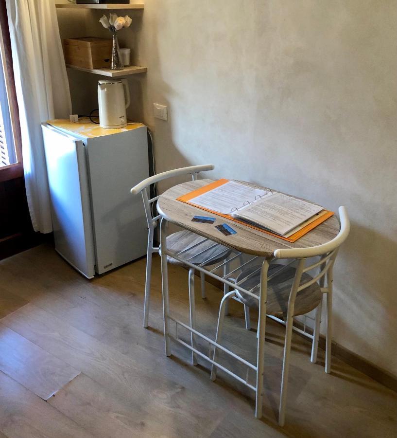 Stanza Con Terrazzo Vista Lago - Lakeholiday Кастель-ди-Тора Экстерьер фото