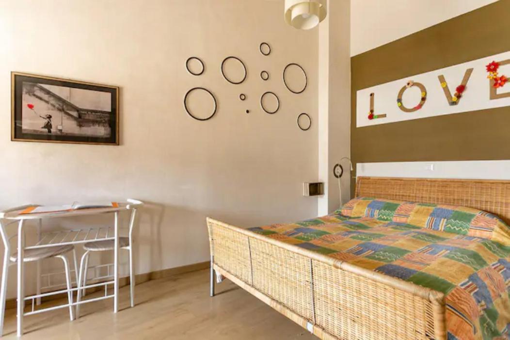 Stanza Con Terrazzo Vista Lago - Lakeholiday Кастель-ди-Тора Экстерьер фото